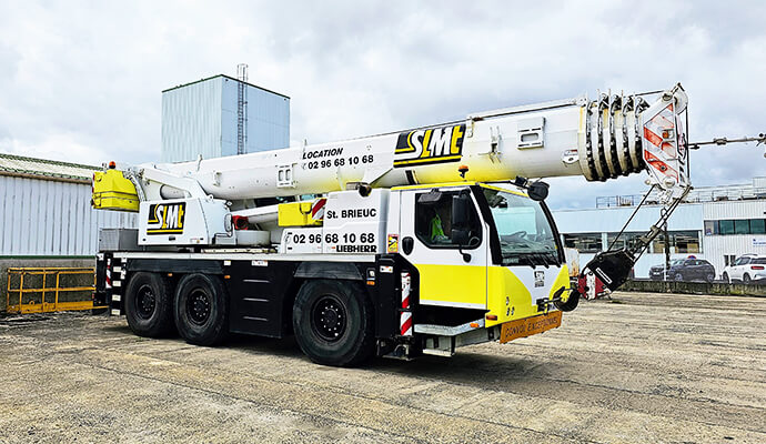 S.L.M.T : spécialiste du levage grues mobiles dans tout le Nord de la Bretagne.