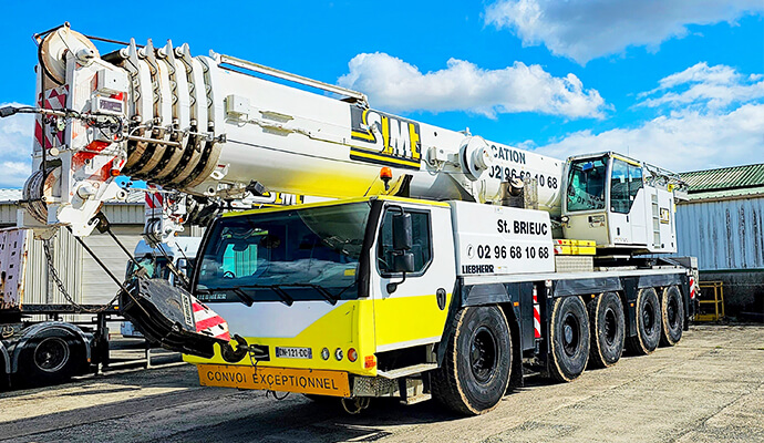 S.L.M.T : spécialiste du levage grues mobiles dans tout le Nord de la Bretagne.